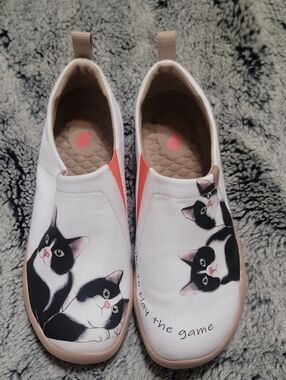 UIN Toledo I Milky Kitty Painted Canvas Slip On Loafers Women’s Size 9 EU 40.5